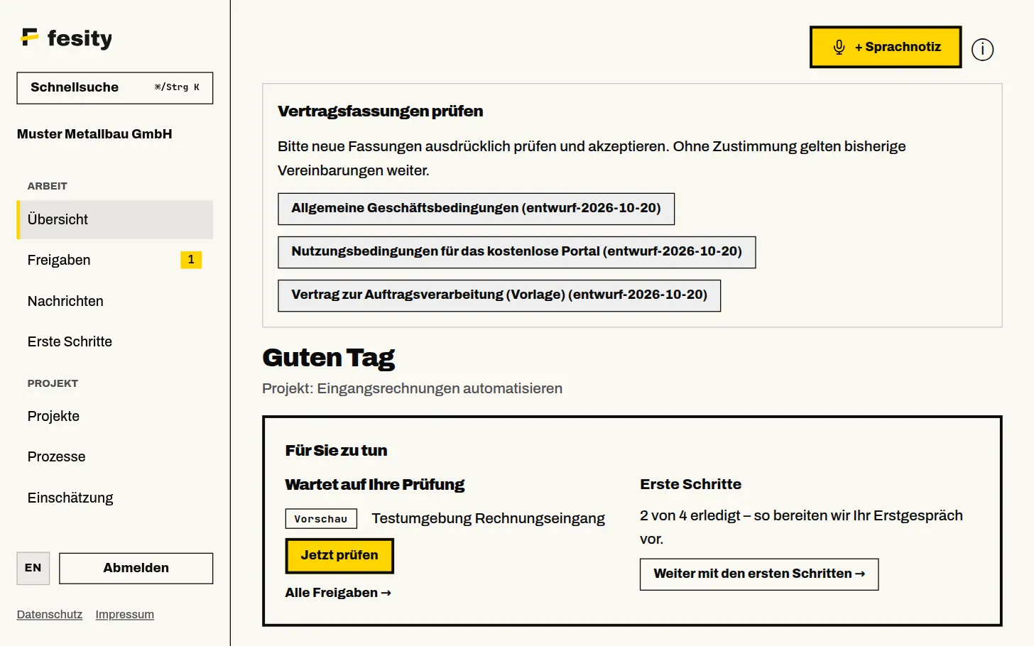Client portal on a computer: start page with project status, items awaiting your review, the latest weekly report and the next appointment (German interface)